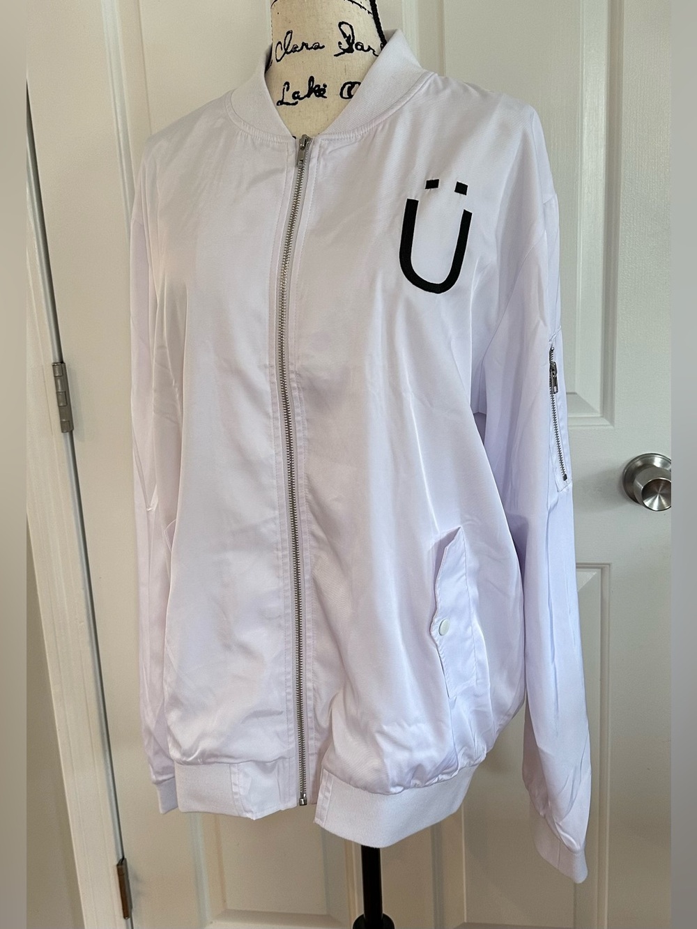 NUTRL Drink White Zipper Jacket Size XL - NEW